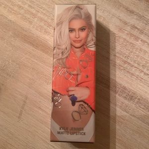 Kylie Cosmetics Makeup - Kylie Jenner Matte Lipstick Kylie Cosmetics Makeup - Kylie Jenner Matte Lipstick